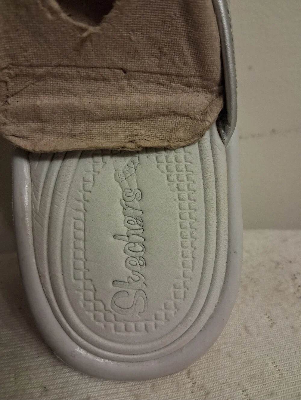 Womens Skechers Silver Sequin Wedge Flip-Flop Sandals - Size 10